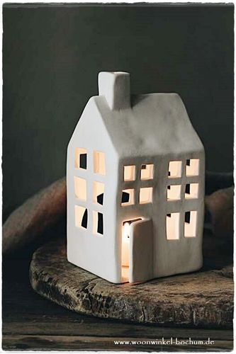 PRE ORDER * Teelicht - Keramikhaus * in finish matt weiß * 8 x 8 x 15 cm