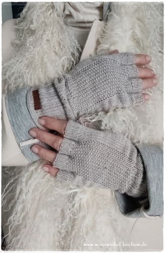 Knit Factory - IKA Handstulpen in Iced Clay - Einheitsgröße